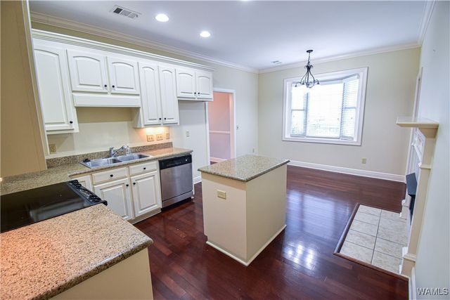 813 Greenbriar, Northport, AL 35473