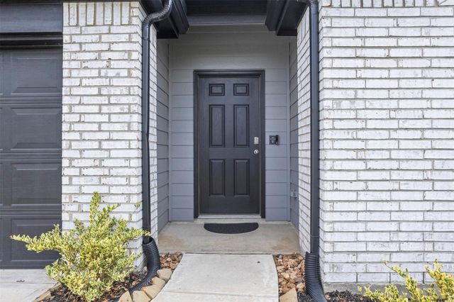 30290 Kingston Heath Drive, Cleveland, TX 77327