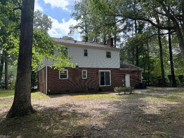 105 Marlin CIR, Yorktown, VA 23692