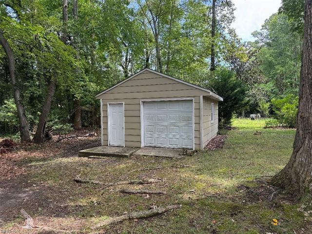 105 Marlin CIR, Yorktown, VA 23692