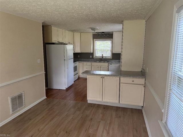105 Marlin CIR, Yorktown, VA 23692