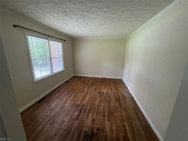 105 Marlin CIR, Yorktown, VA 23692