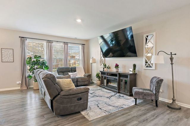 1204 Draper Road, Mchenry, IL 60050