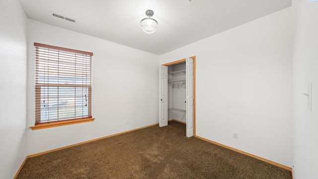 3467 S Dennis Street, Kennewick, WA 99337
