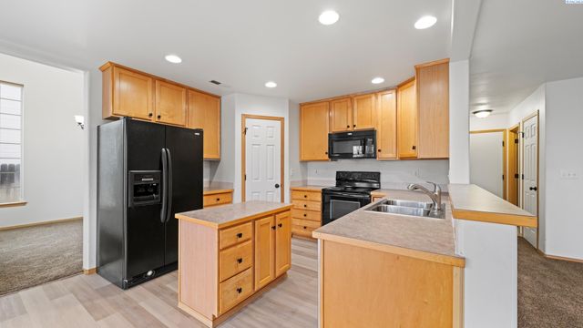 3467 S Dennis Street, Kennewick, WA 99337