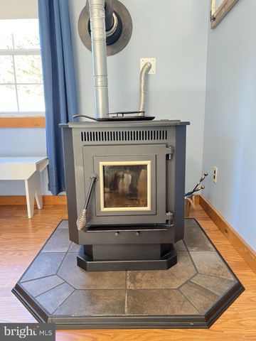 60 ANGLE DR, Purgitsville, WV 26852