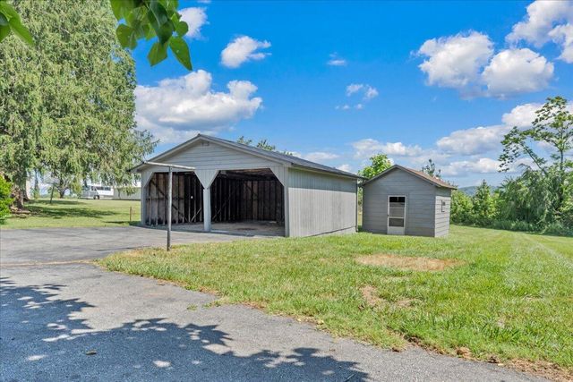 5609 Franklin ST, Ferrum, VA 24088