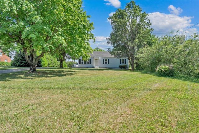 5609 Franklin ST, Ferrum, VA 24088