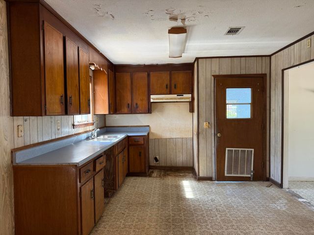 210 Sidney Avenue, Defuniak Springs, FL 32433