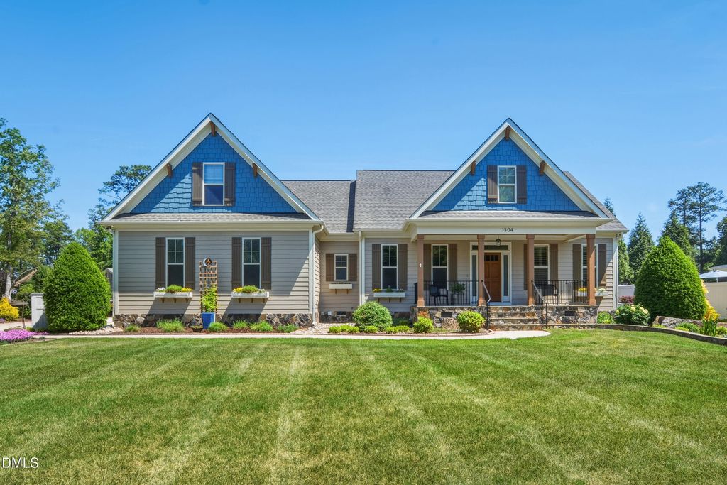 1304 Golden Bluff Lane, Fuquay Varina, NC 27526
