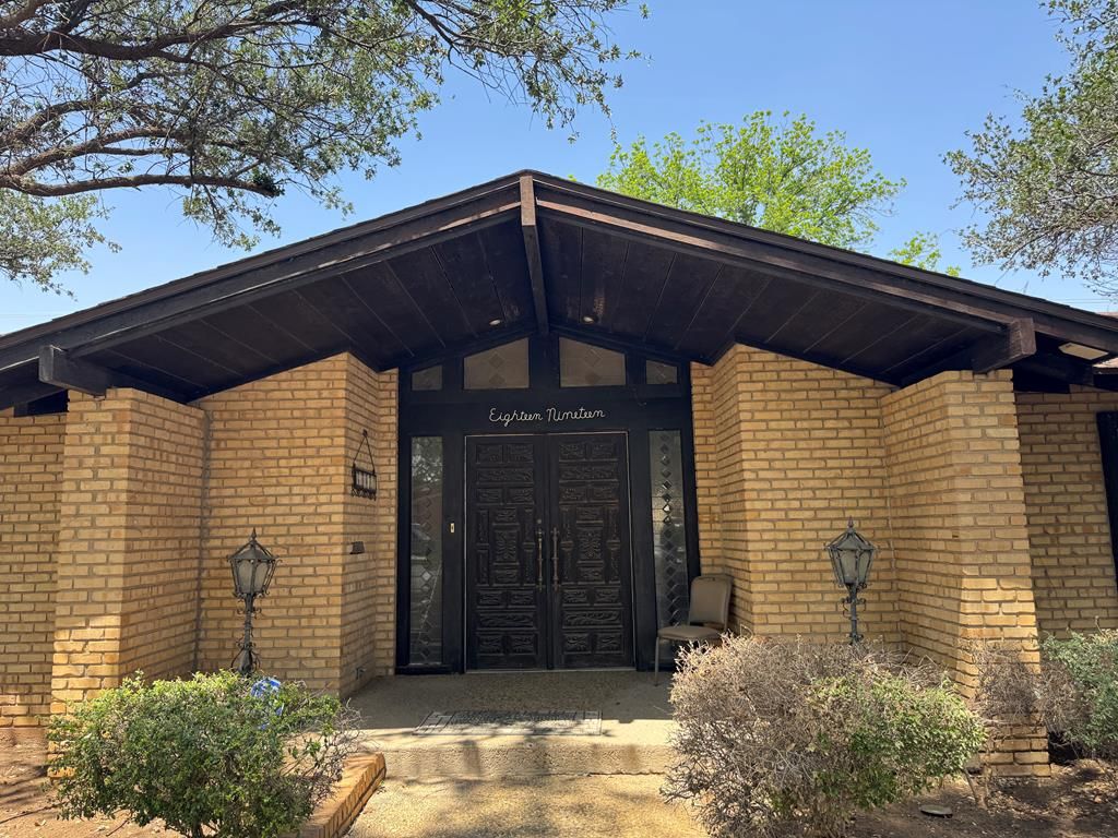 Image 1 of property listing at 1819 W Jefferson St, Pecos, TX 79772