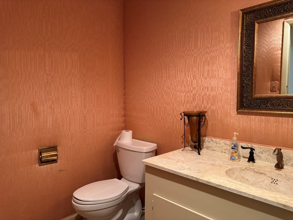 Image 10 of property listing at 1819 W Jefferson St, Pecos, TX 79772