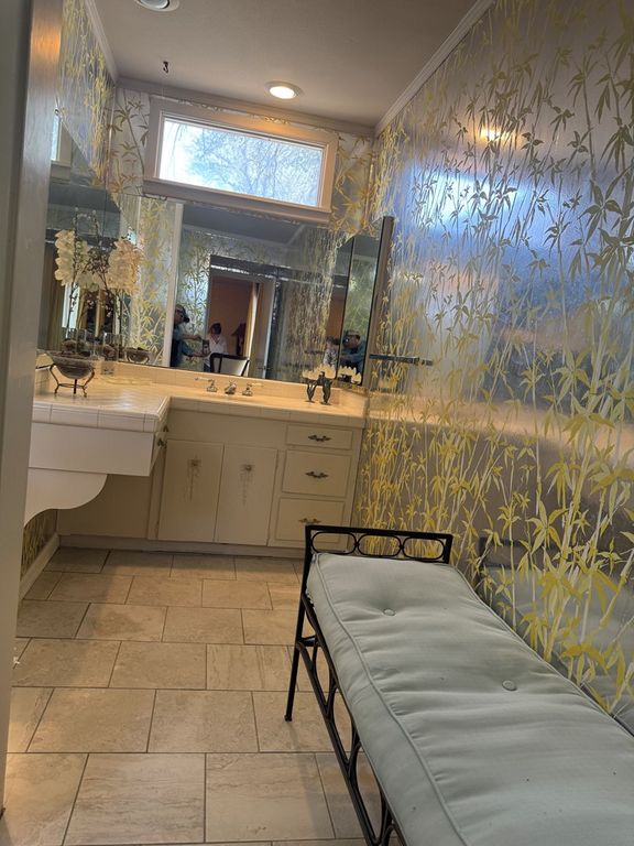 Image 13 of property listing at 1819 W Jefferson St, Pecos, TX 79772