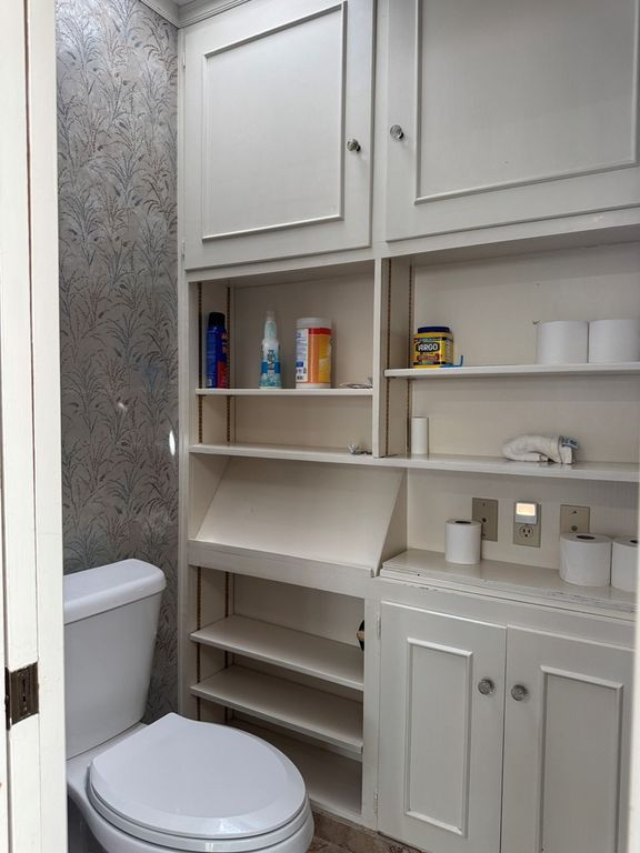 Image 21 of property listing at 1819 W Jefferson St, Pecos, TX 79772