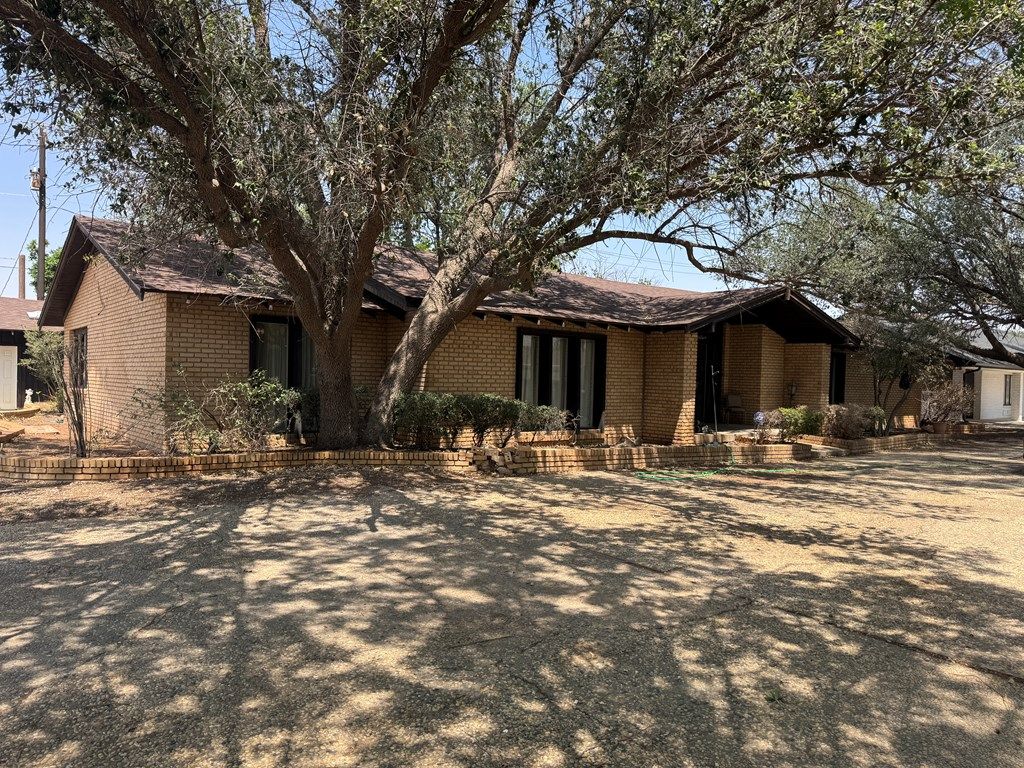 Image 26 of property listing at 1819 W Jefferson St, Pecos, TX 79772