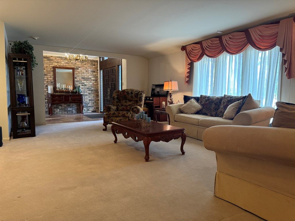 Image 3 of property listing at 1819 W Jefferson St, Pecos, TX 79772