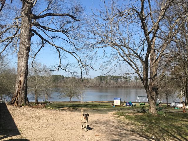 802 Cr 483 Road S, Broaddus, TX 75929