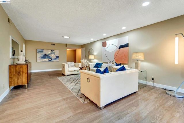 2767 2767 Miradero Dr C, Santa Barbara, CA 93105