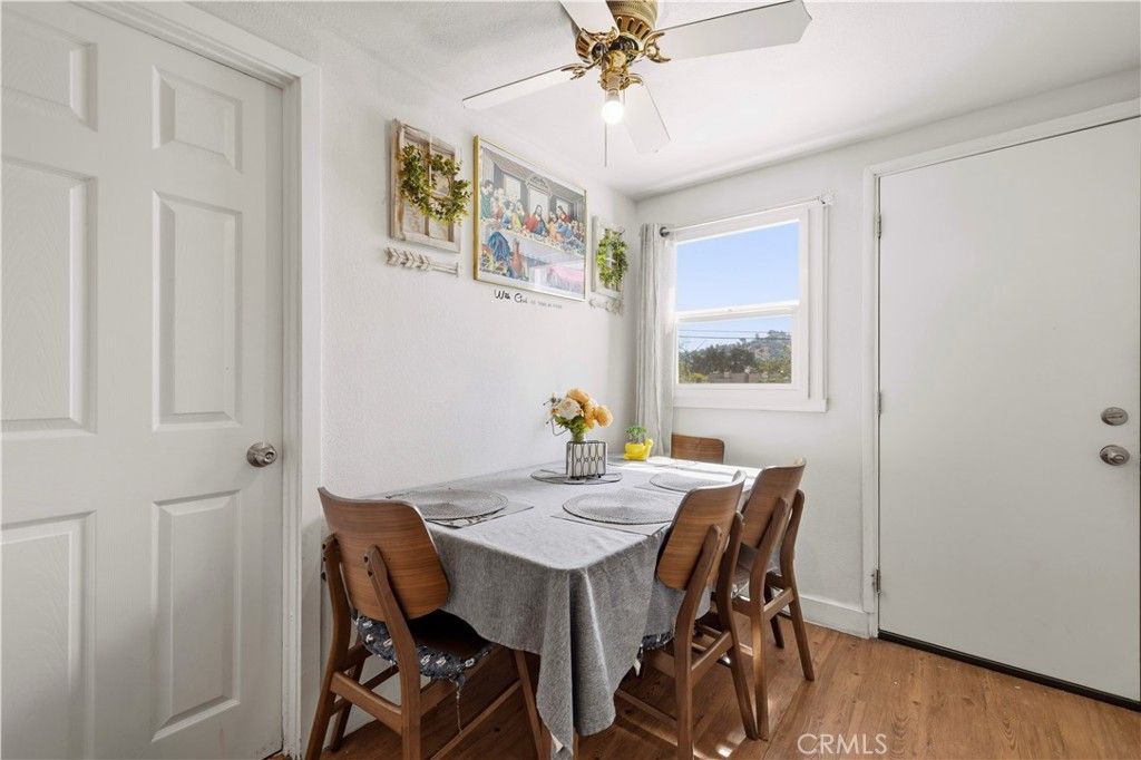 Image 12 of property listing at 1534 E Broadway, Glendale, CA 91205