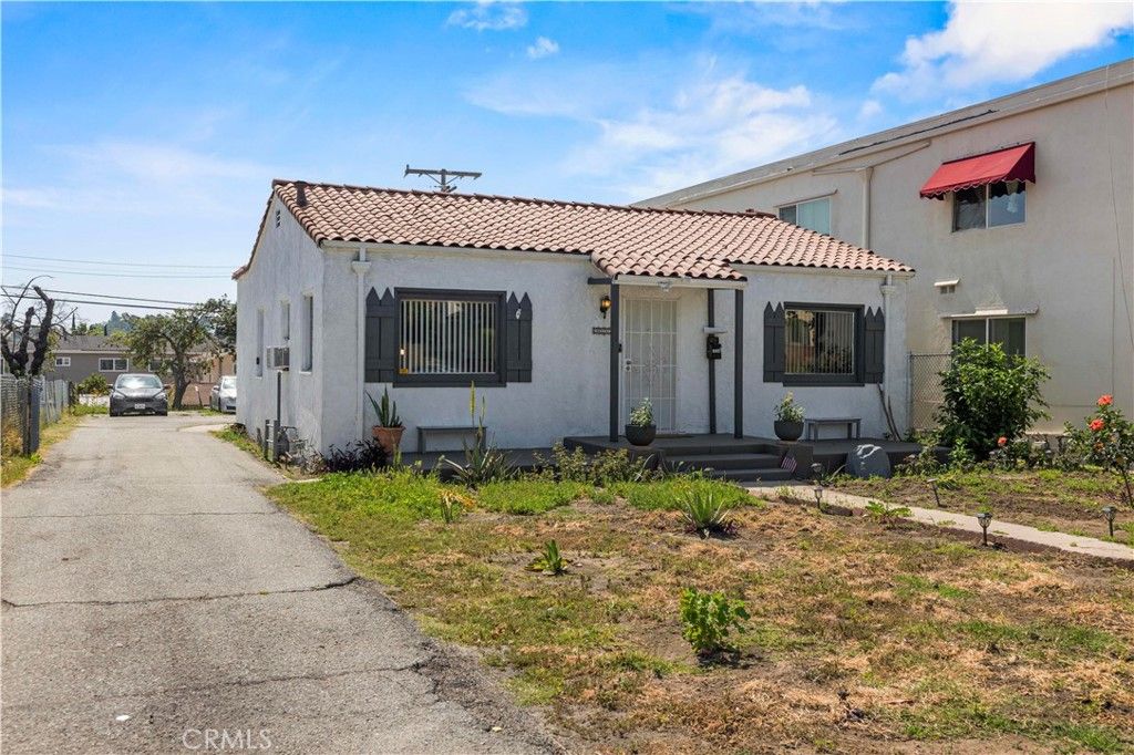 Image 16 of property listing at 1534 E Broadway, Glendale, CA 91205