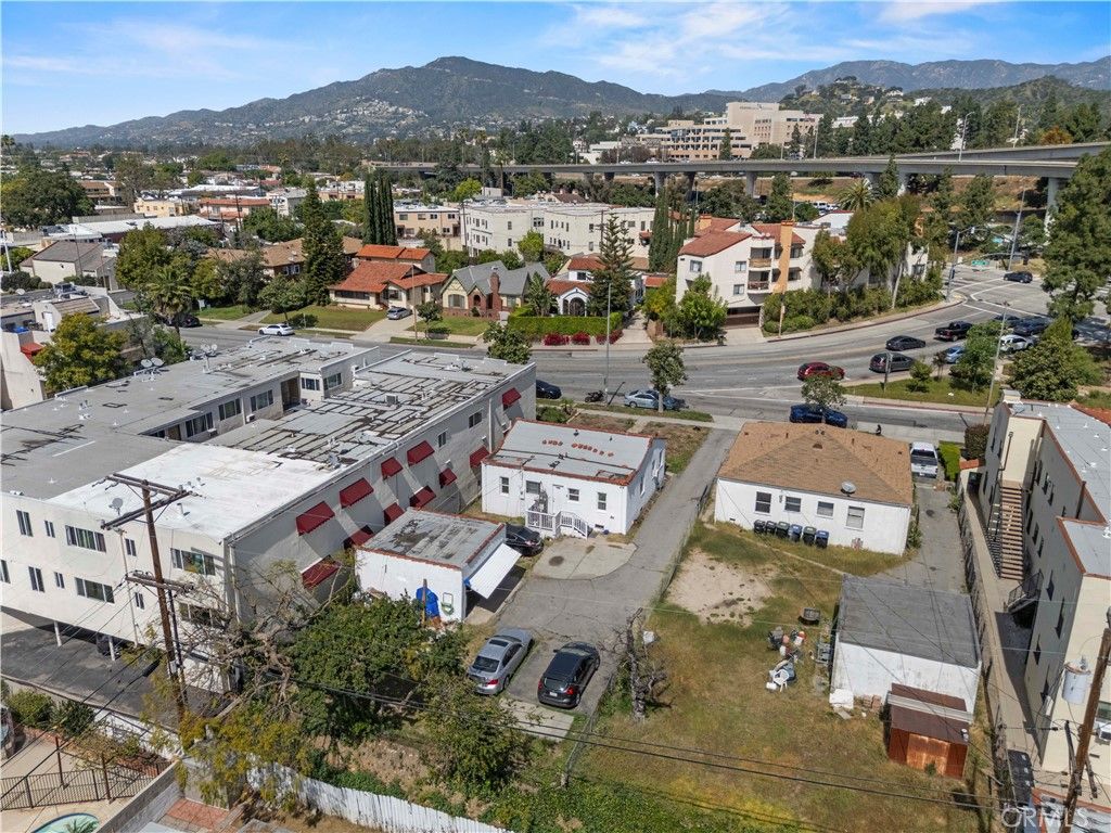 Image 19 of property listing at 1534 E Broadway, Glendale, CA 91205