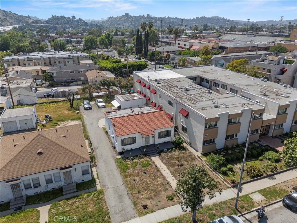 Image 2 of property listing at 1534 E Broadway, Glendale, CA 91205