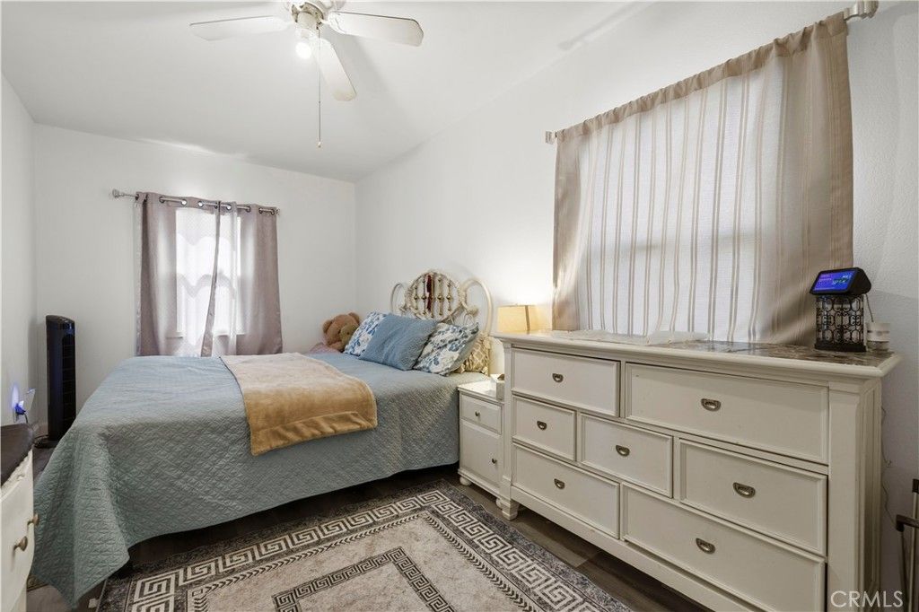 Image 7 of property listing at 1534 E Broadway, Glendale, CA 91205