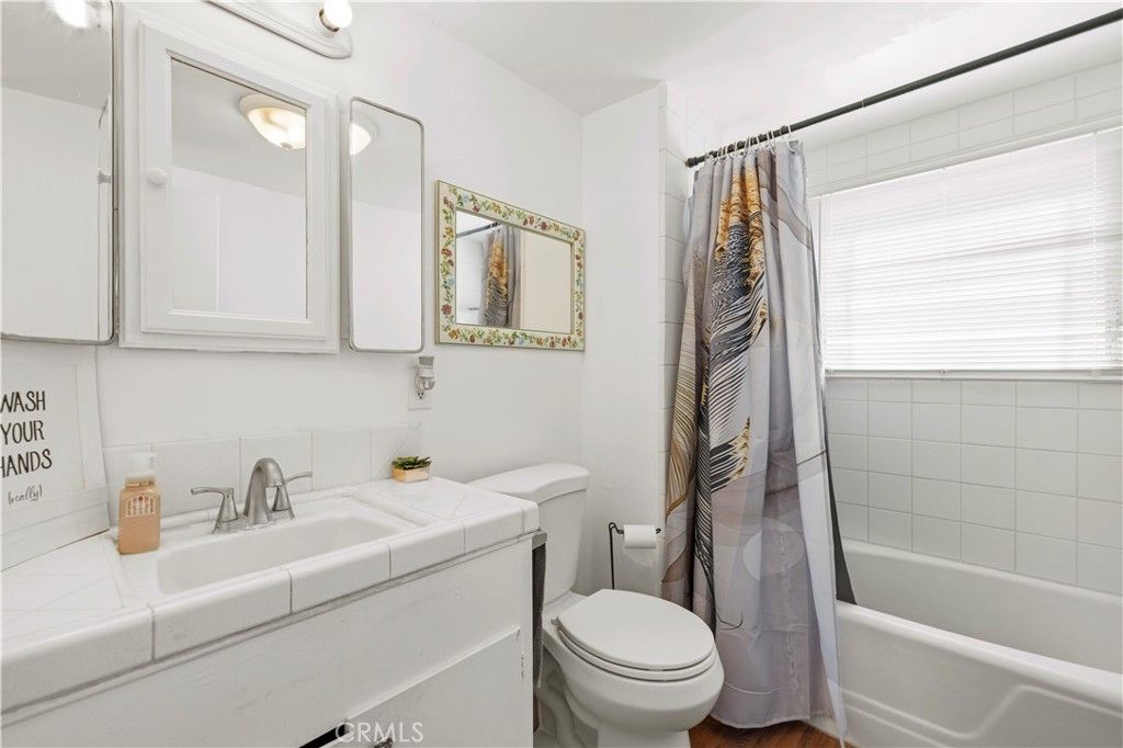 Image 8 of property listing at 1534 E Broadway, Glendale, CA 91205