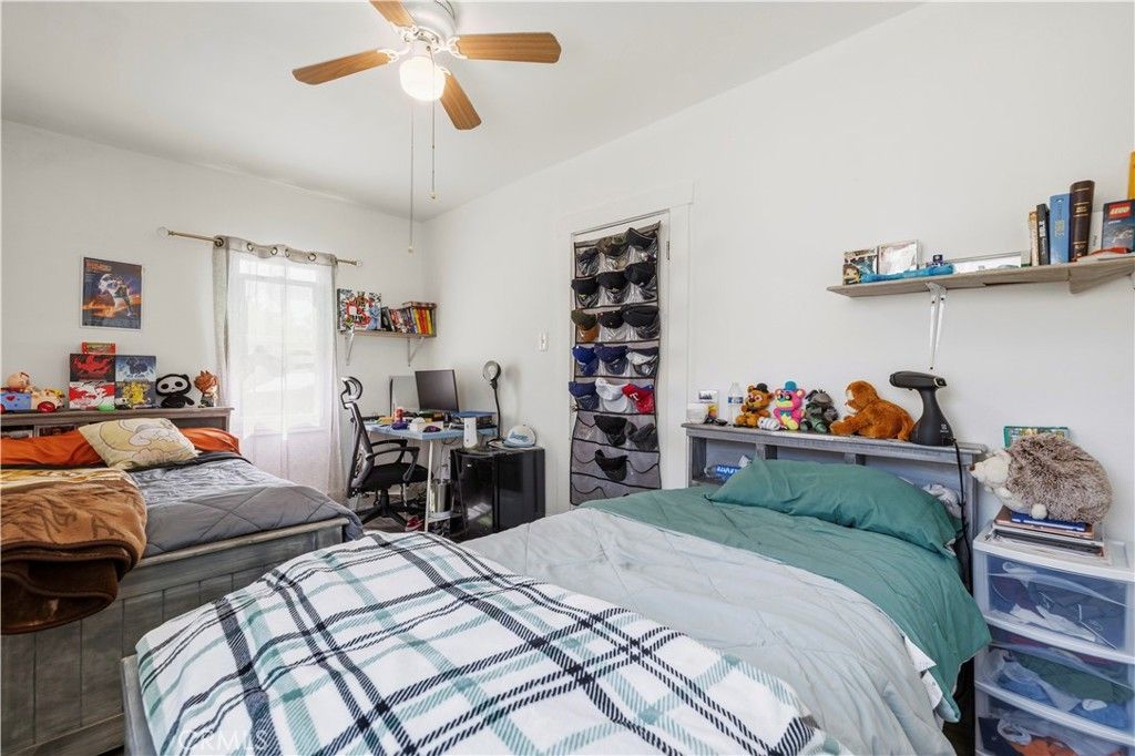 Image 9 of property listing at 1534 E Broadway, Glendale, CA 91205