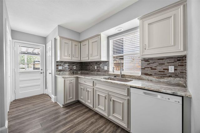 7866 Green Lawn Drive 7866, Houston, TX 77088