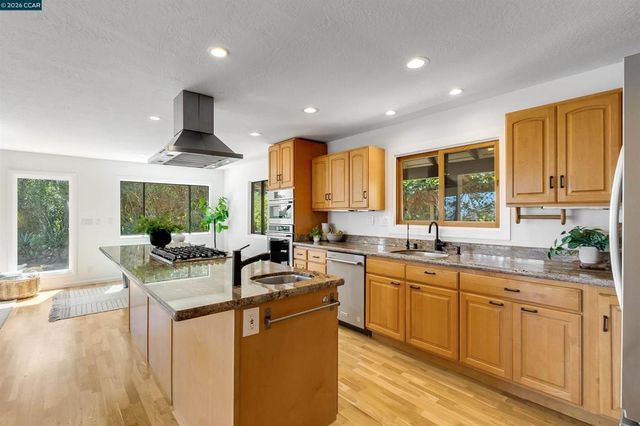 3336 Oak Ct, Lafayette, CA 94549