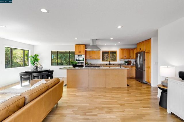3336 Oak Ct, Lafayette, CA 94549