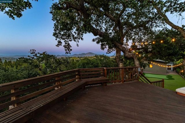 3336 Oak Ct, Lafayette, CA 94549