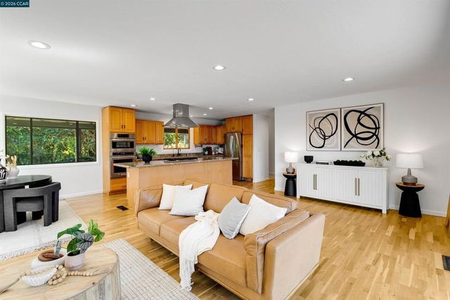 3336 Oak Ct, Lafayette, CA 94549