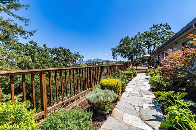 3336 Oak Ct, Lafayette, CA 94549