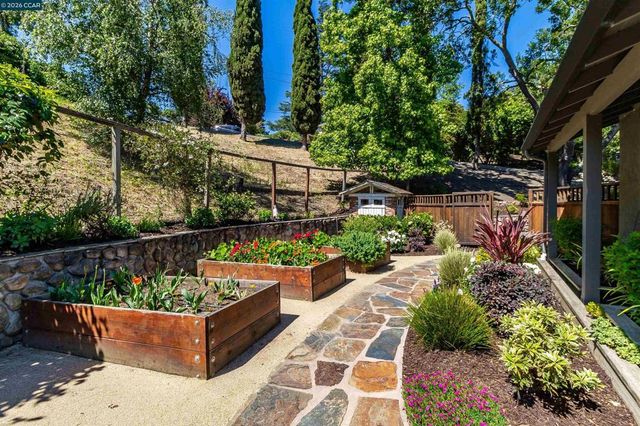 3336 Oak Ct, Lafayette, CA 94549