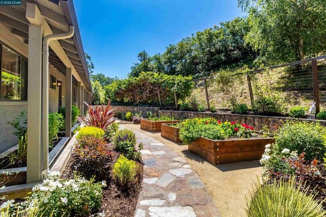 3336 Oak Ct, Lafayette, CA 94549