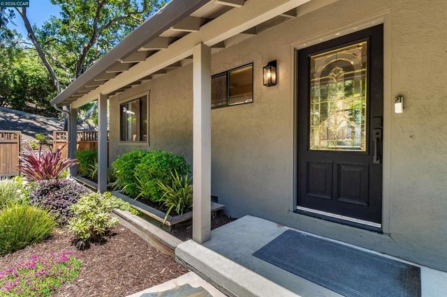 3336 Oak Ct, Lafayette, CA 94549