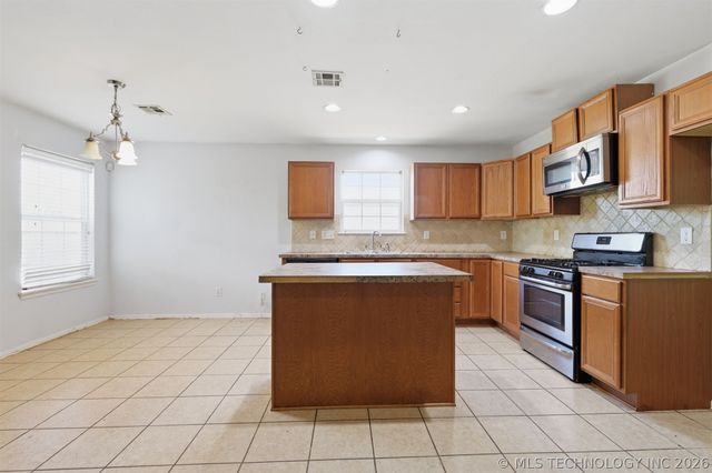 21440 E 36th Street S, Broken Arrow, OK 74014