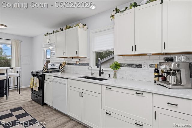 9136 Buckingham Street, White Lake, MI 48386