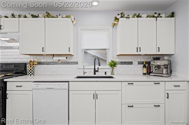 9136 Buckingham Street, White Lake, MI 48386