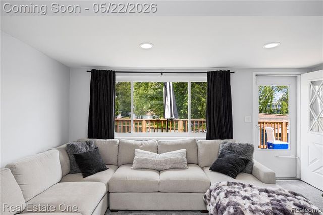 9136 Buckingham Street, White Lake, MI 48386