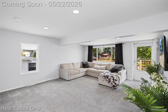 9136 Buckingham Street, White Lake, MI 48386
