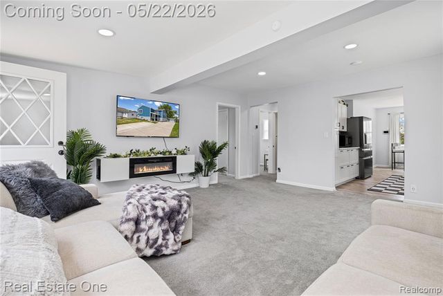 9136 Buckingham Street, White Lake, MI 48386