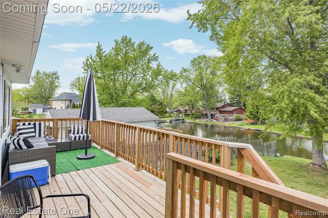 9136 Buckingham Street, White Lake, MI 48386