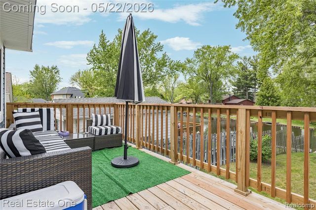 9136 Buckingham Street, White Lake, MI 48386