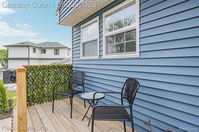 9136 Buckingham Street, White Lake, MI 48386