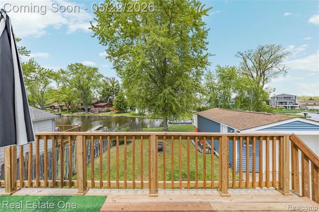 9136 Buckingham Street, White Lake, MI 48386