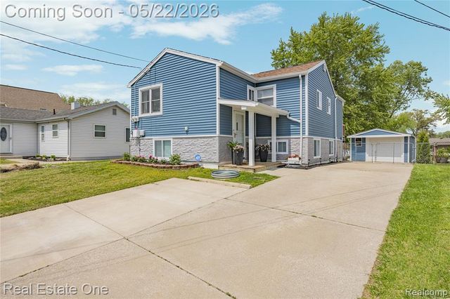 9136 Buckingham Street, White Lake, MI 48386