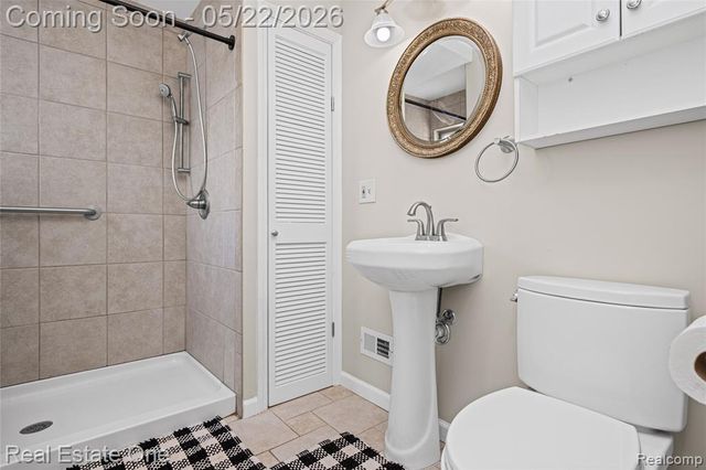 9136 Buckingham Street, White Lake, MI 48386